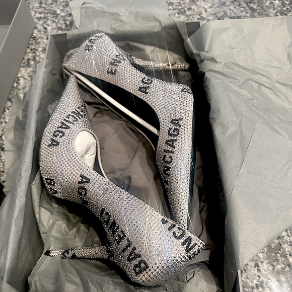 Authentic Balenciaga Rhinestones Embellished Pointed-Toe Pumps size 37 - Picture 5 of 13